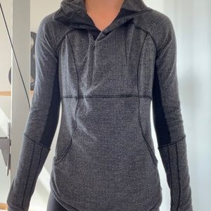 Lululemon Run Briskly 1/2 Zip Size 8 Charcoal Chevron